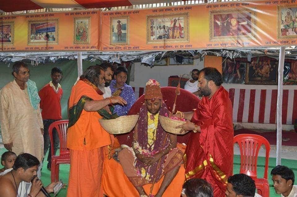 Devotees at the Ashram during a Guru Melanam gathering